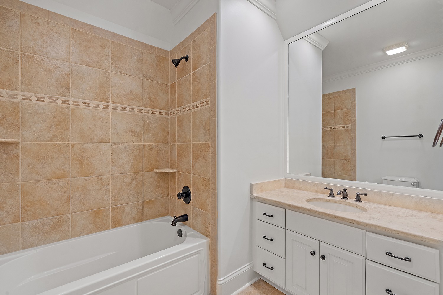 6231 Bresslyn Road Nashville, TN 37205 - Photo 34 of 59 En-suite full bath w/tile shower-tub