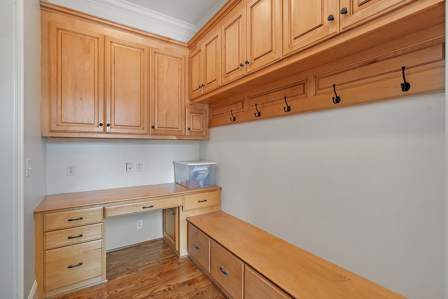 6231 Bresslyn Road Nashville, TN 37205 - Photo 51 of 59 Mud room w/built-in desk + storage