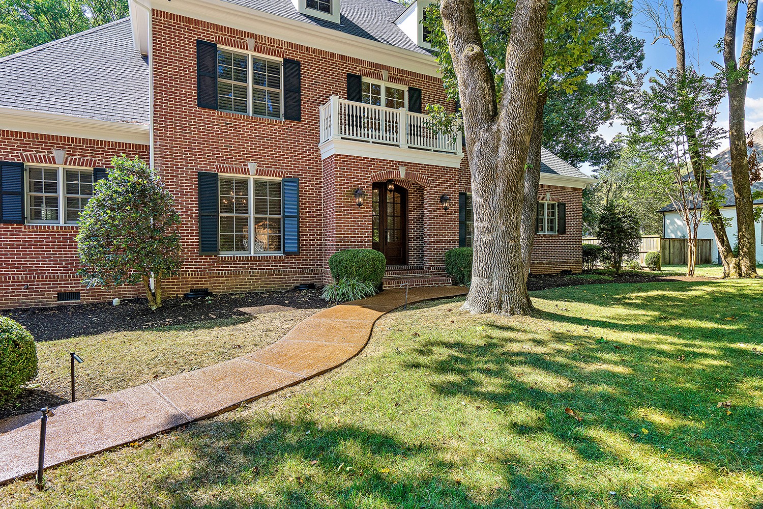 6231 Bresslyn Road Nashville, TN 37205 - Photo 6 of 59 Custom driveway and path lighting