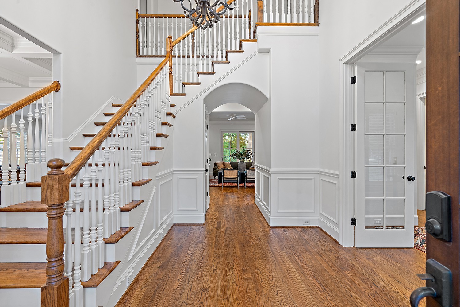 6231 Bresslyn Road Nashville, TN 37205 - Photo 8 of 59 Welcome home! Formal entry w/high ceiling + wainscoting