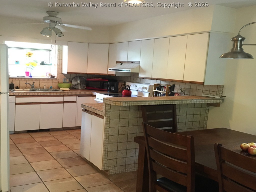809 Daverton Road Charleston, WV 25303 - Photo 4 of 26 Gallery Image 4