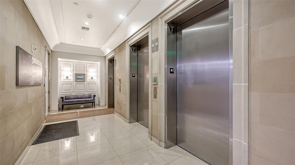 1350 Main Street, Unit 1007 Sarasota, FL 34236 - Photo 26 of 48 a view of a hallway