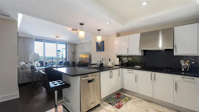 $9,500 | 1350 Main Street, Unit 1007, Sarasota, FL 34236