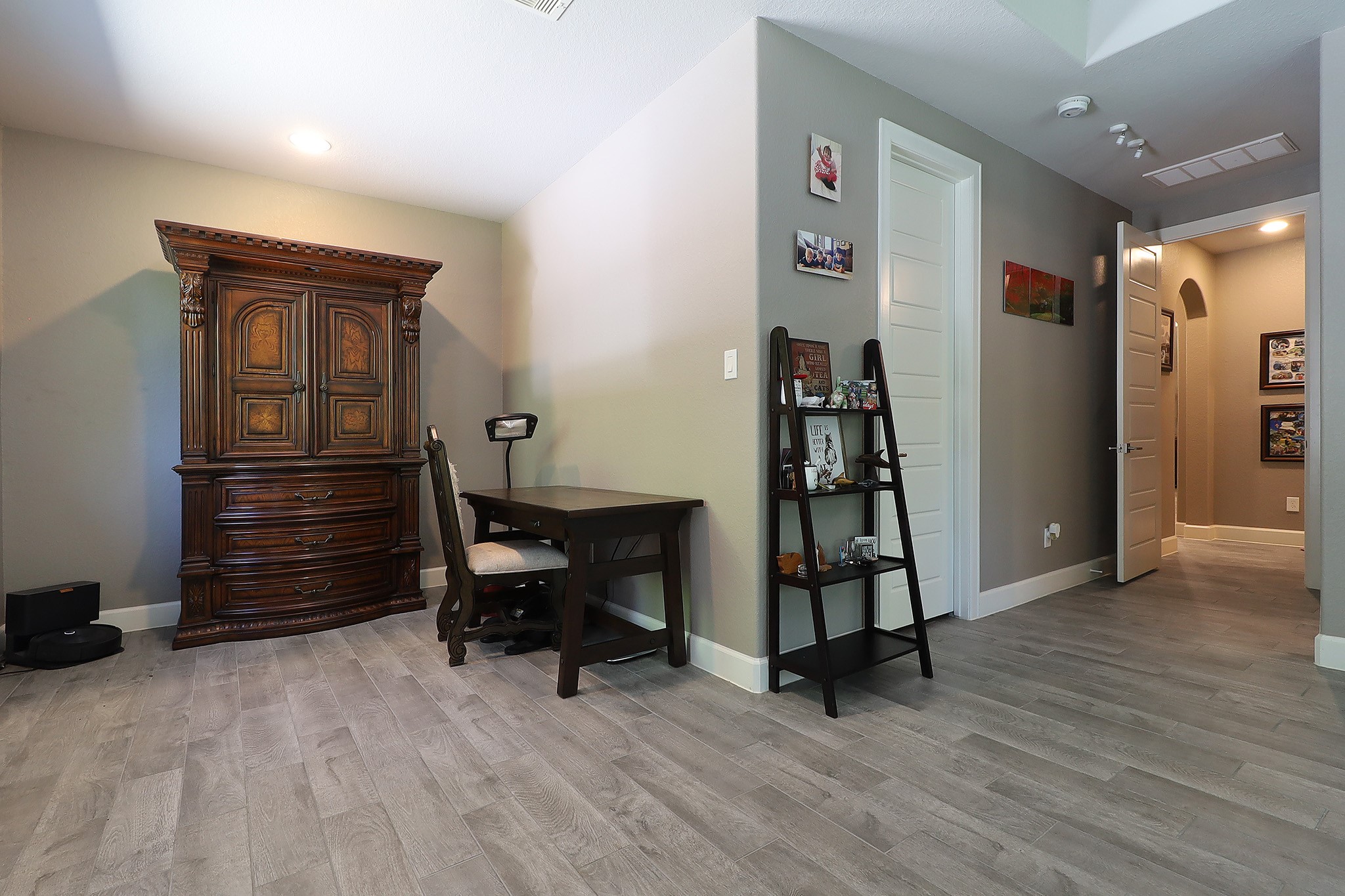 121 Red Hawk Road Huntsville, TX 77340 - Photo 34 of 48 MIL suite extra space