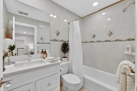 $799,500 | 332 East Central Road, Arlington Heights, IL 60005