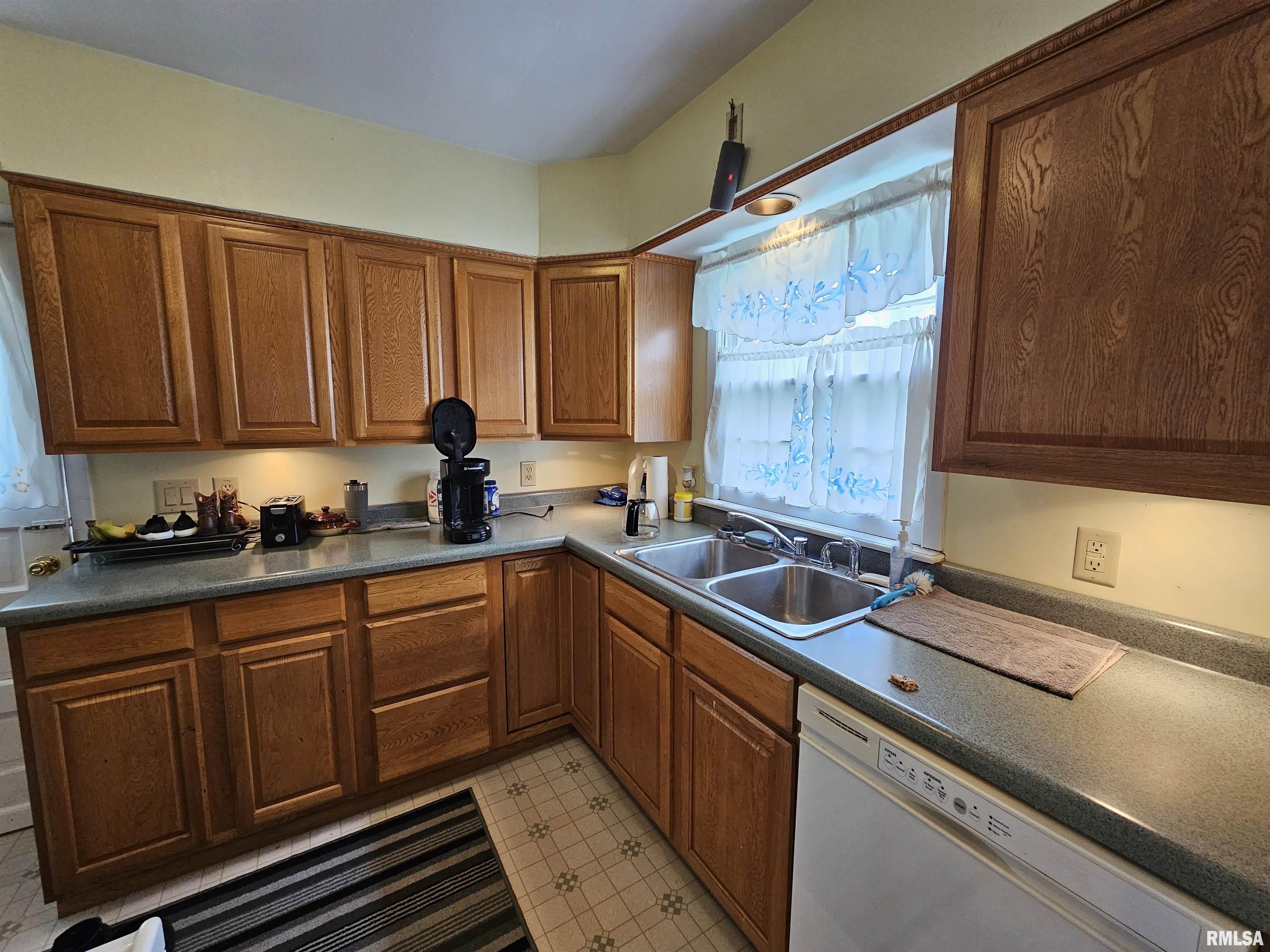 103 East Madison Street Athens, IL 62613 - Photo 8 of 11 Gallery Image 8