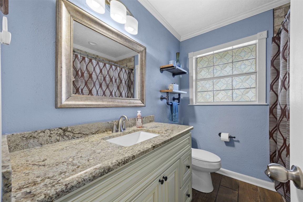 5874 Beldart Street Houston, TX 77033 - Photo 15 of 37 Well-maintained bathroom with granite vanity and a classic tub/shower combination.