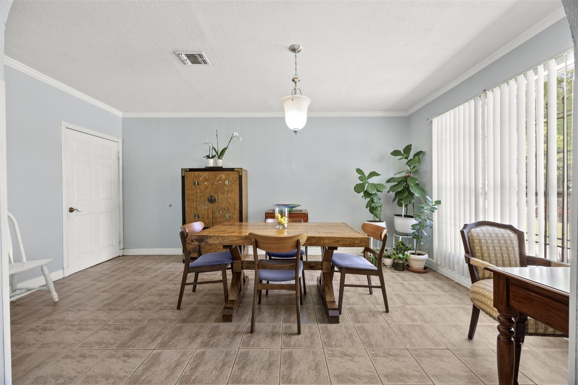 5874 Beldart Street Houston, TX 77033 - Photo 6 of 37 Converted garage now serves as a spacious dining area, offering flexibility to fit your lifestyle.
