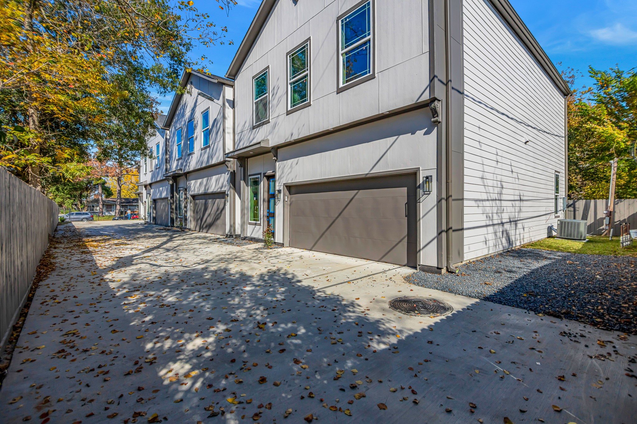 4924 Winnetka Street, Unit A Houston, TX 77021 - Photo 5 of 26 a view of a house with a yard
