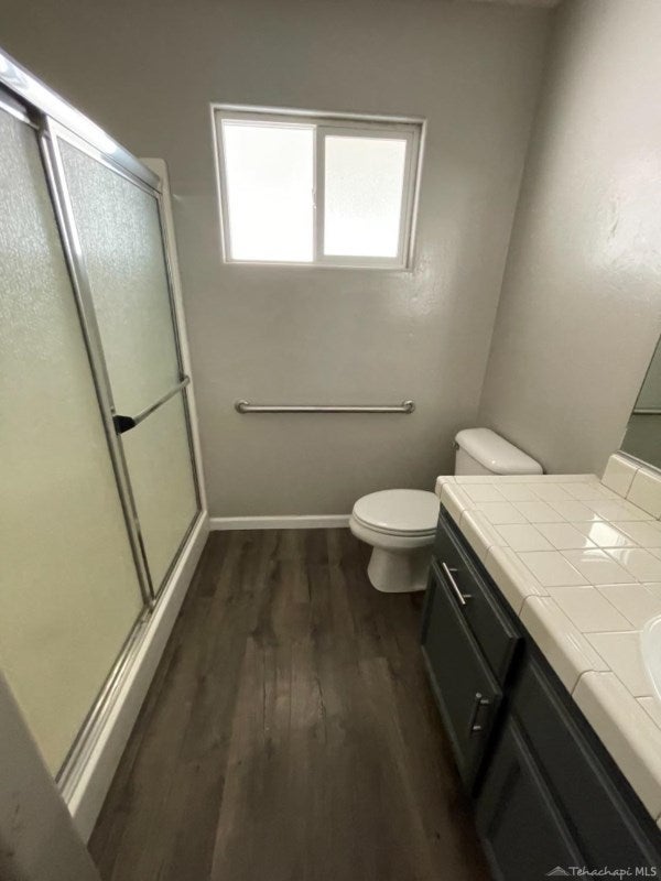 18451 Arosa Road Tehachapi, CA 93561 - Photo 21 of 56 main bath shower only and tile counters