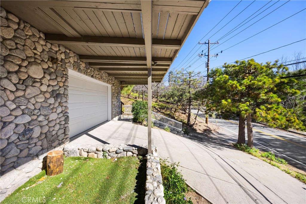 1113 North Grass Valley Road Lake Arrowhead, CA 92352 - Photo 4 of 36