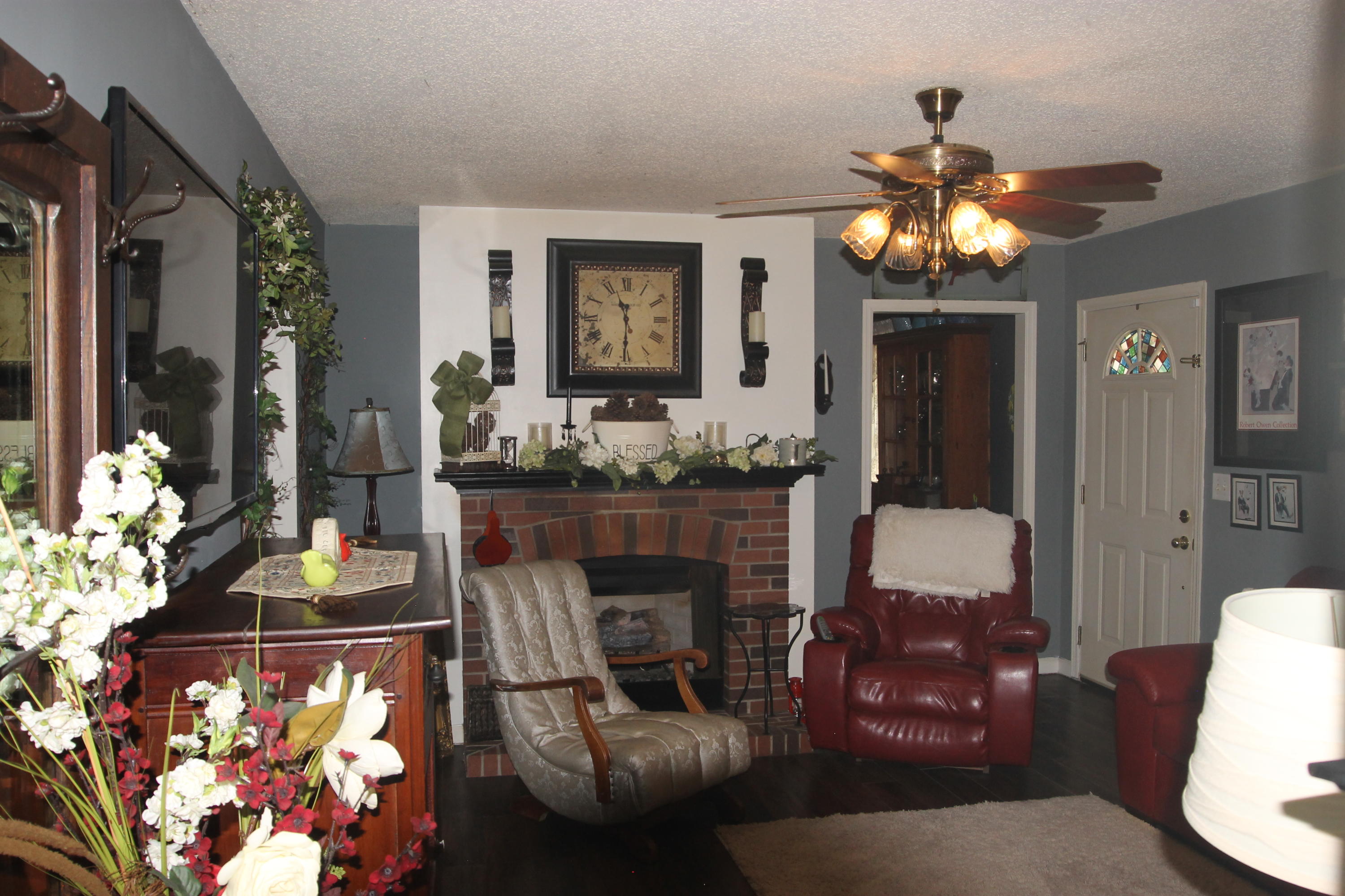 201 Cobb Road Surgoinsville, TN 37873 - Photo 11 of 39 Living Room6
