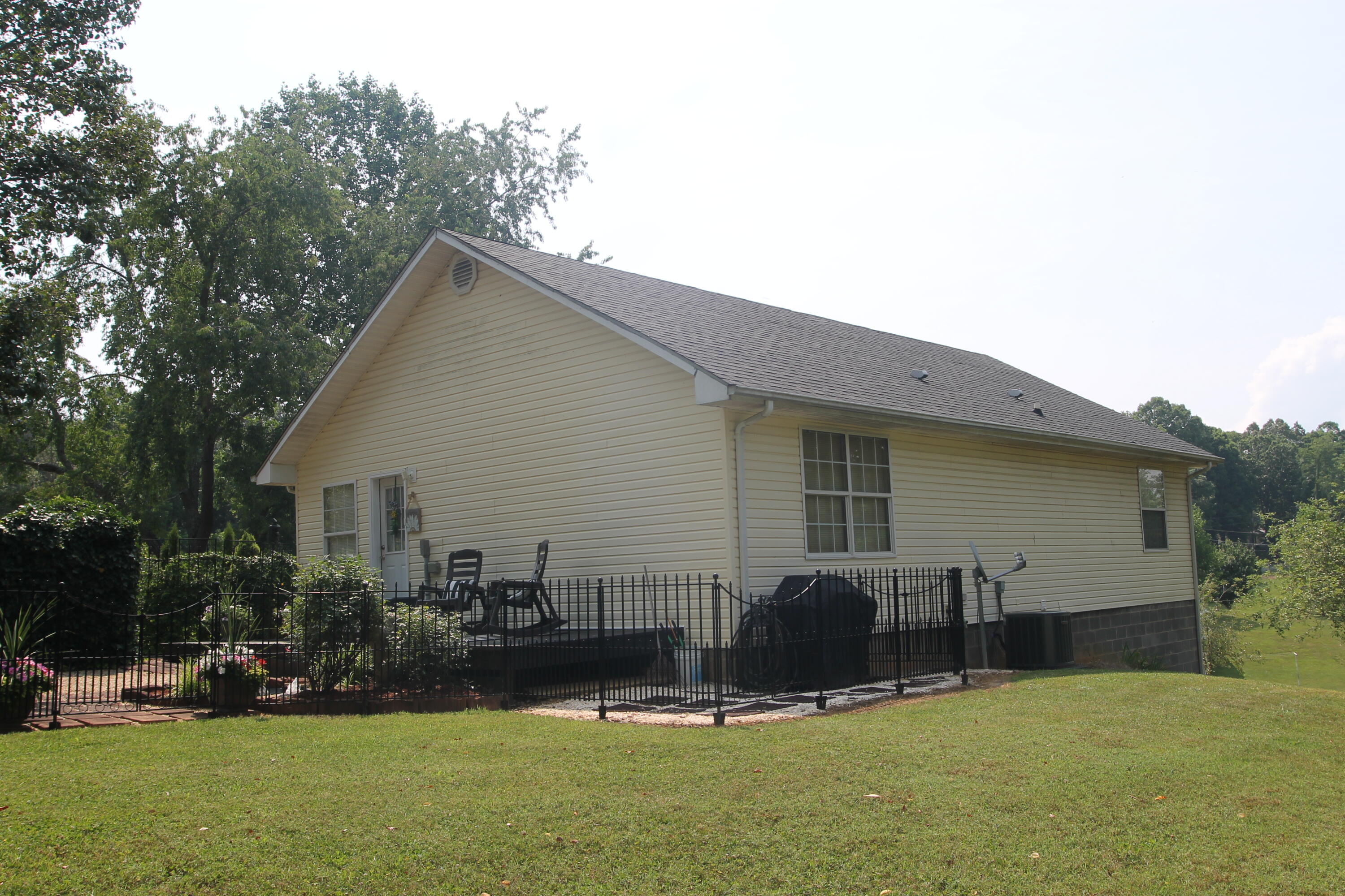 201 Cobb Road Surgoinsville, TN 37873 - Photo 3 of 39 Back of House