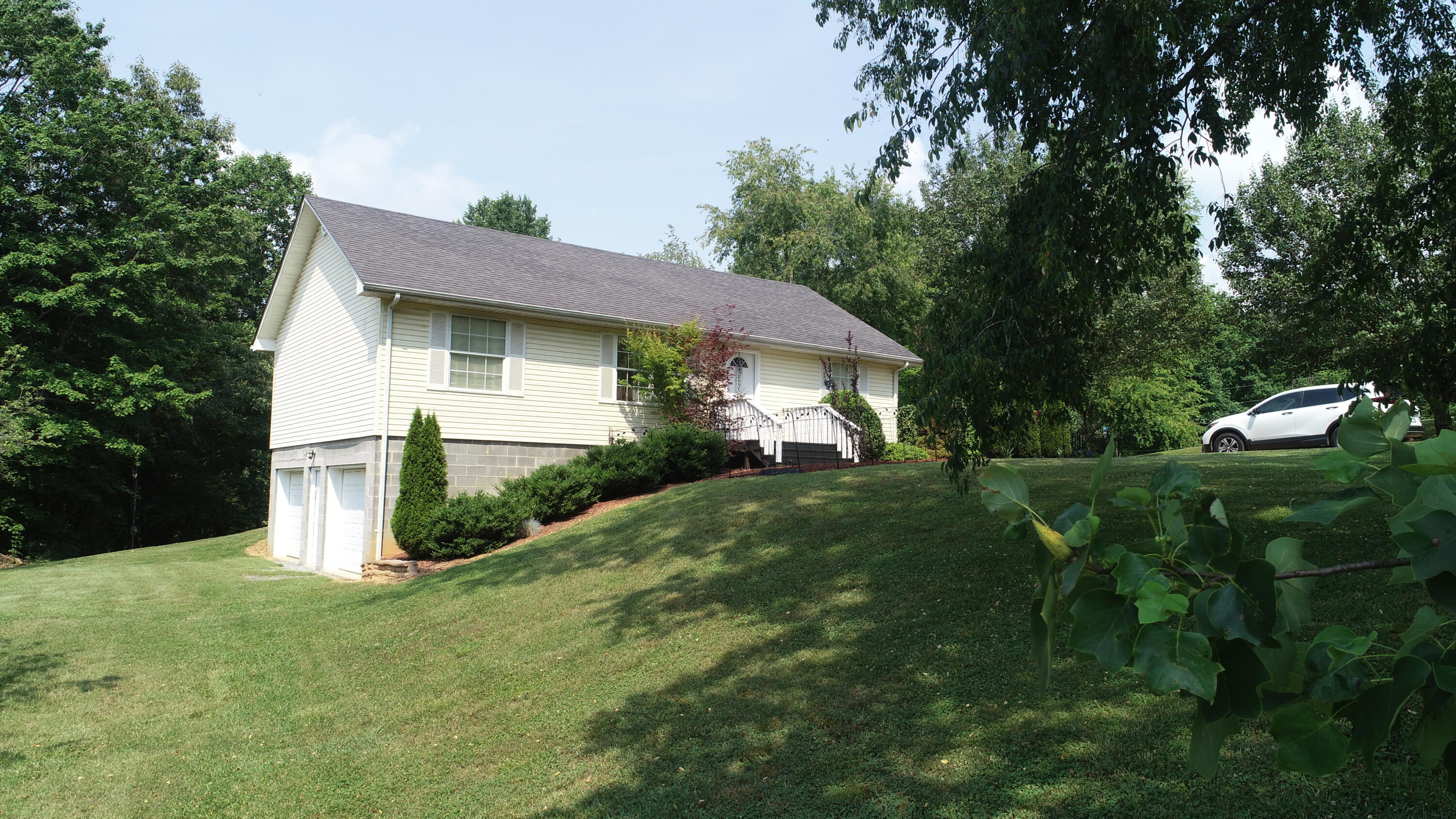 201 Cobb Road Surgoinsville, TN 37873 - Photo 36 of 39 Drone Front2