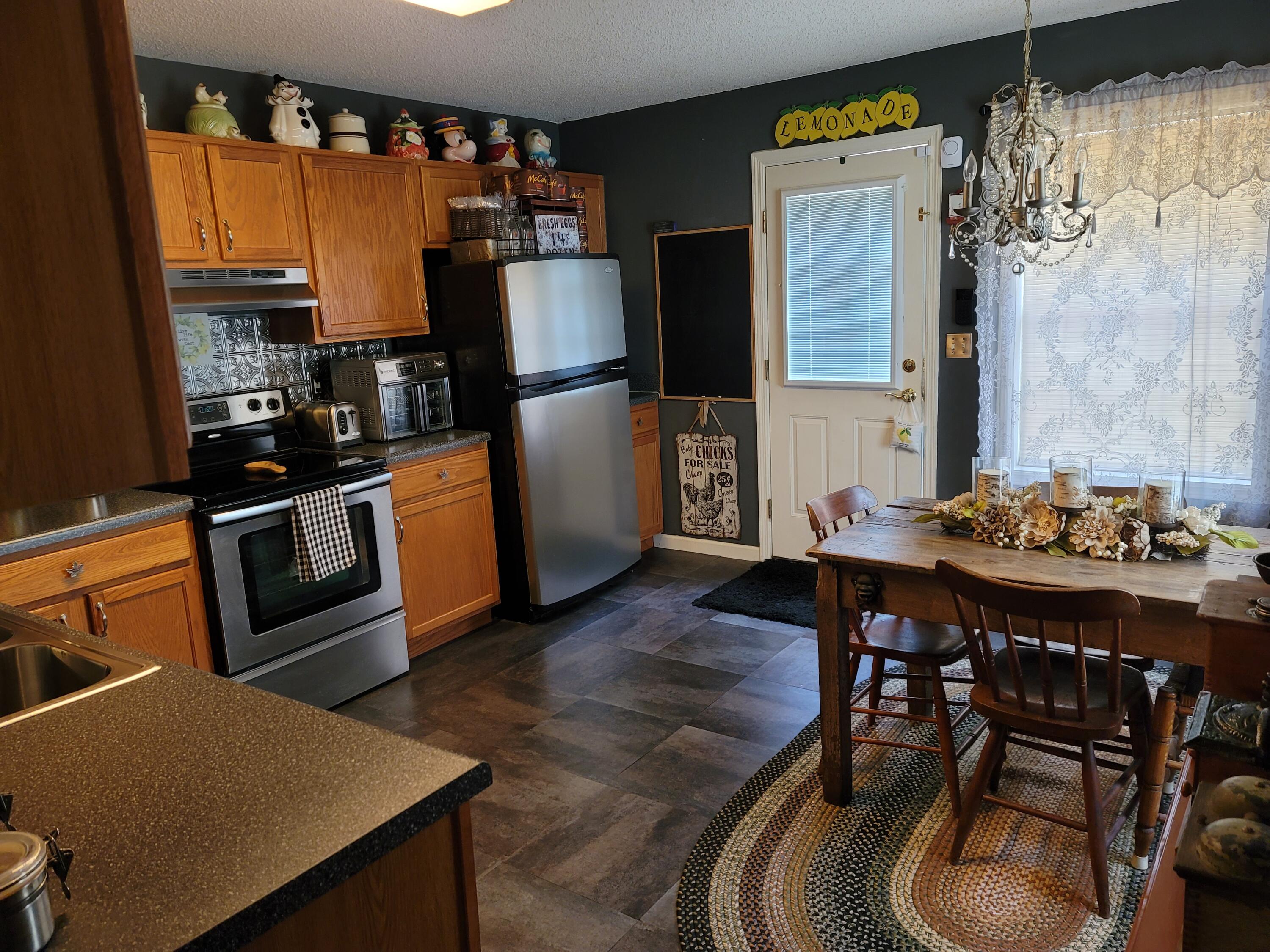 201 Cobb Road Surgoinsville, TN 37873 - Photo 6 of 39 Kitchen3