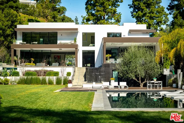 a view of house with a yard