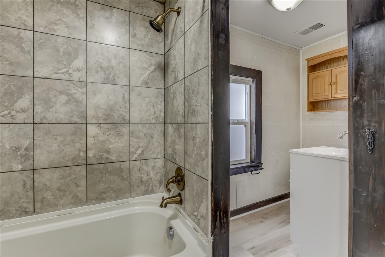 7006 Toepfer Road, Unit : UPPER Warren, MI 48091 - Photo 2 of 13