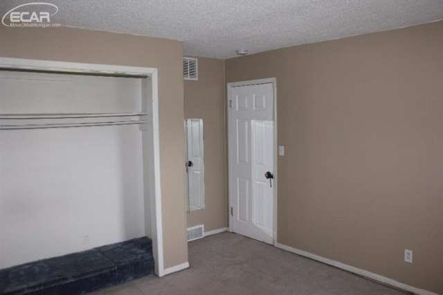 1033 Howe Road Burton, MI 48509 - Photo 20 of 26 20449902-19.JPG