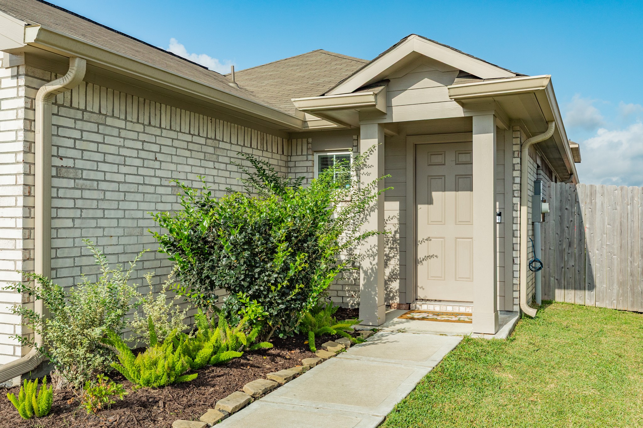 108 Cullen Street Angleton, TX 77515 - Photo 4 of 25