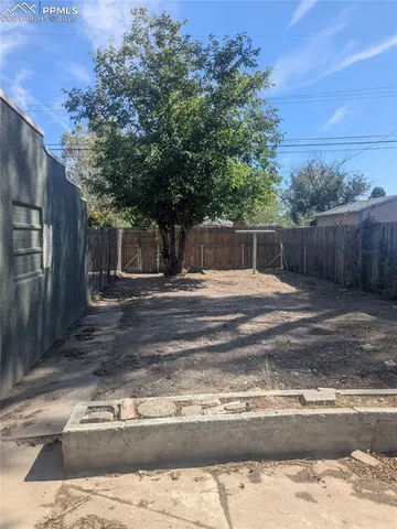 a view of fountain in front of a house