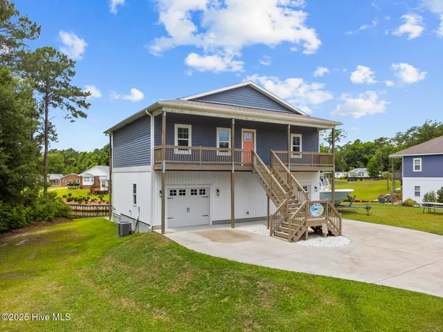 $575,000 | 452 Crow's Nest Lane, Sneads Ferry, NC 28460