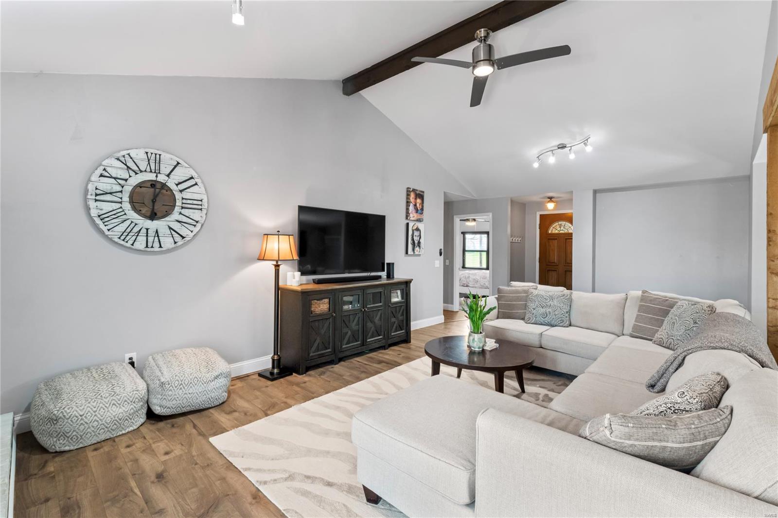 5594 Milburn Road St. Louis, MO 63129 - Photo 3 of 38 Gallery Image 3