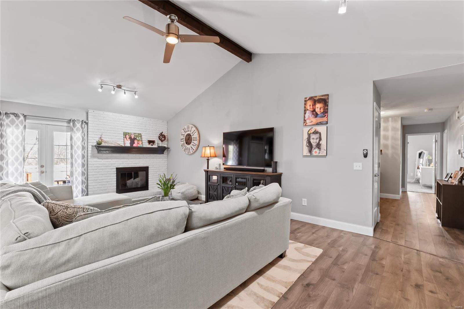 5594 Milburn Road St. Louis, MO 63129 - Photo 4 of 38 Gallery Image 4