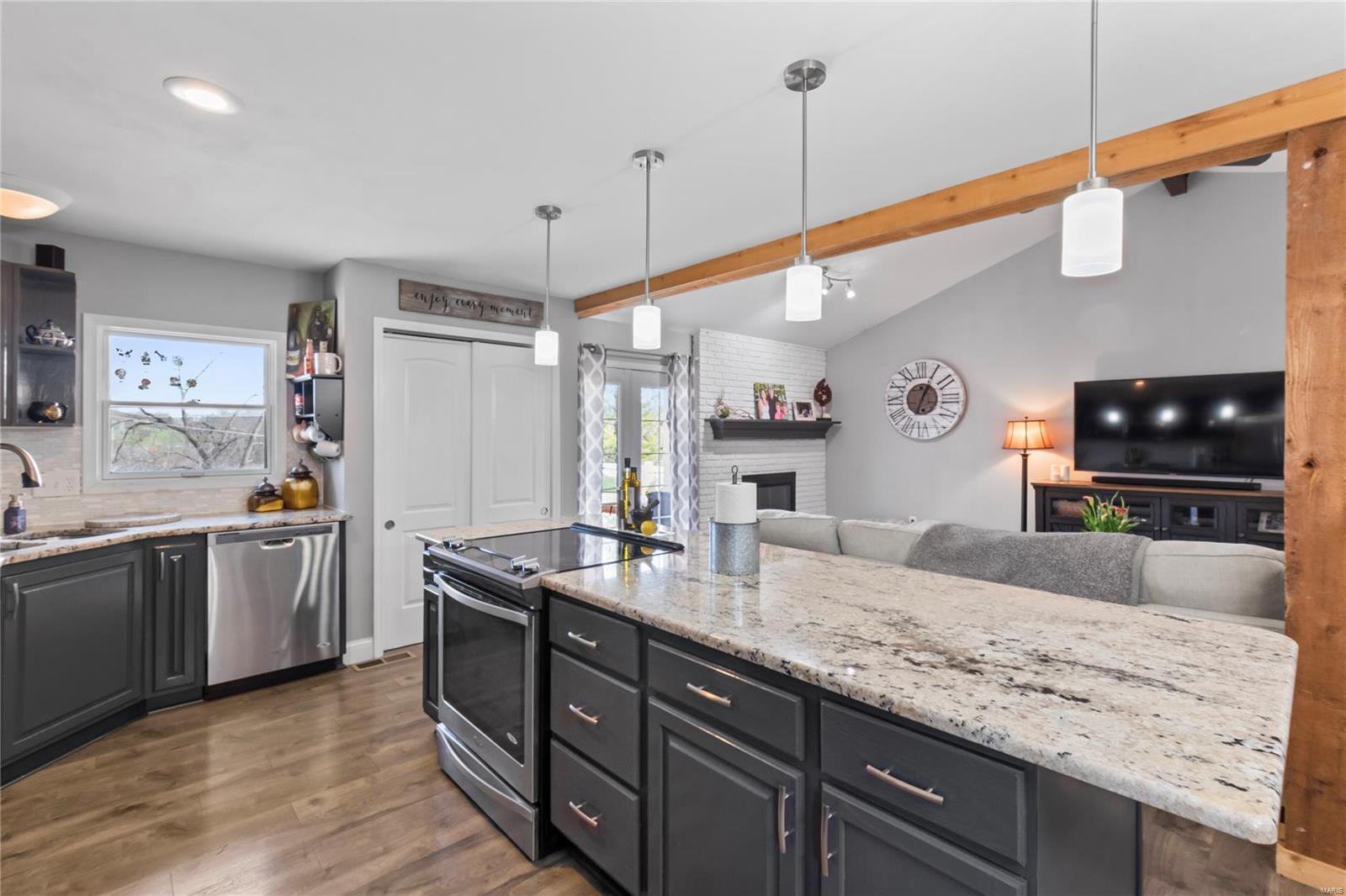 5594 Milburn Road St. Louis, MO 63129 - Photo 5 of 38 Gallery Image 5