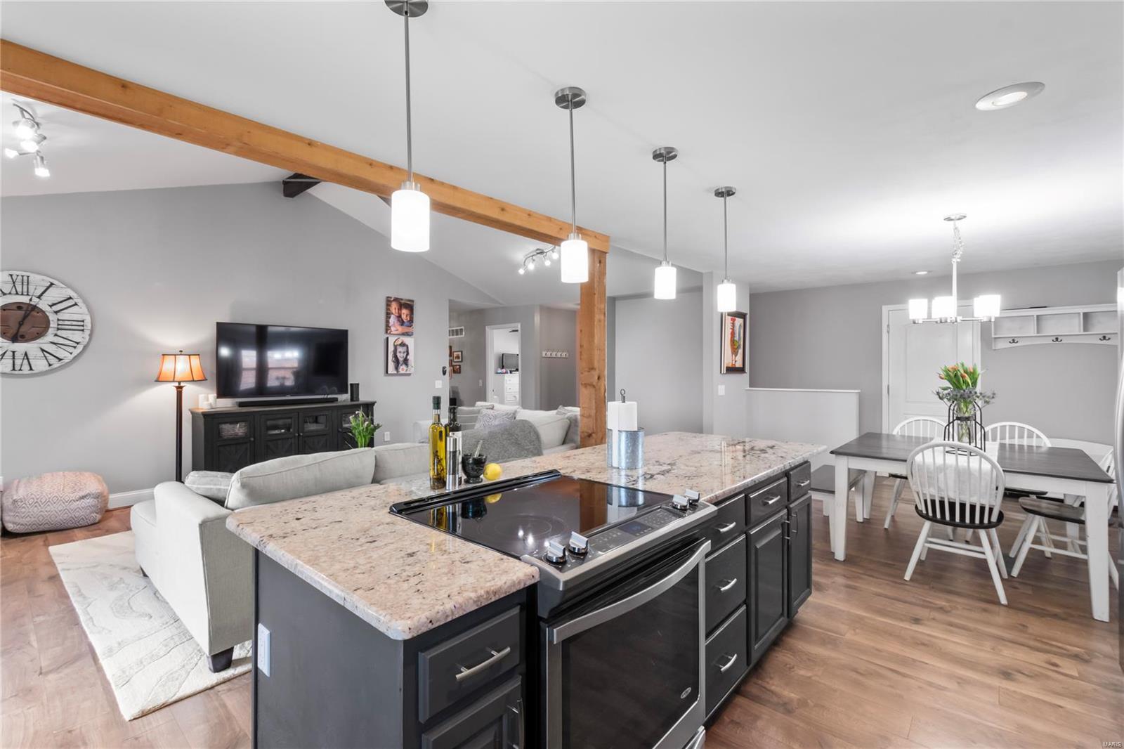 5594 Milburn Road St. Louis, MO 63129 - Photo 7 of 38 Gallery Image 7