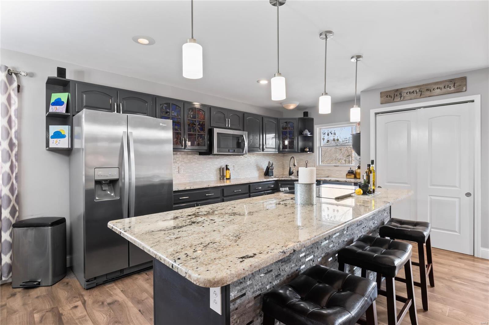5594 Milburn Road St. Louis, MO 63129 - Photo 8 of 38 Gallery Image 8