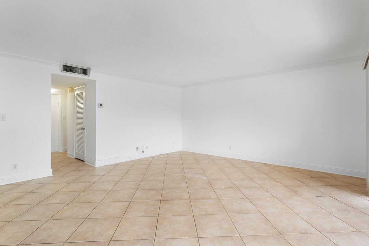 371 Southwest 8th Street, Unit 2BW Boca Raton, FL 33432 - Photo 5 of 29 006-371Southwest8thStreet-BocaRaton-FL-3