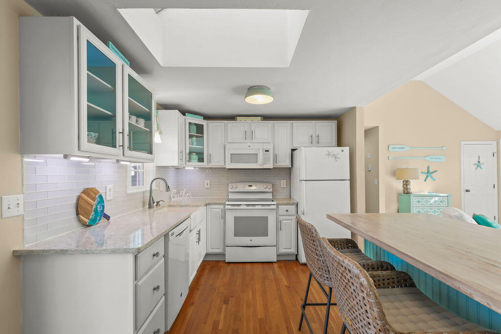 60 Lexington Drive Hyannis, MA 02601 - Photo 13 of 34 IMG_3394