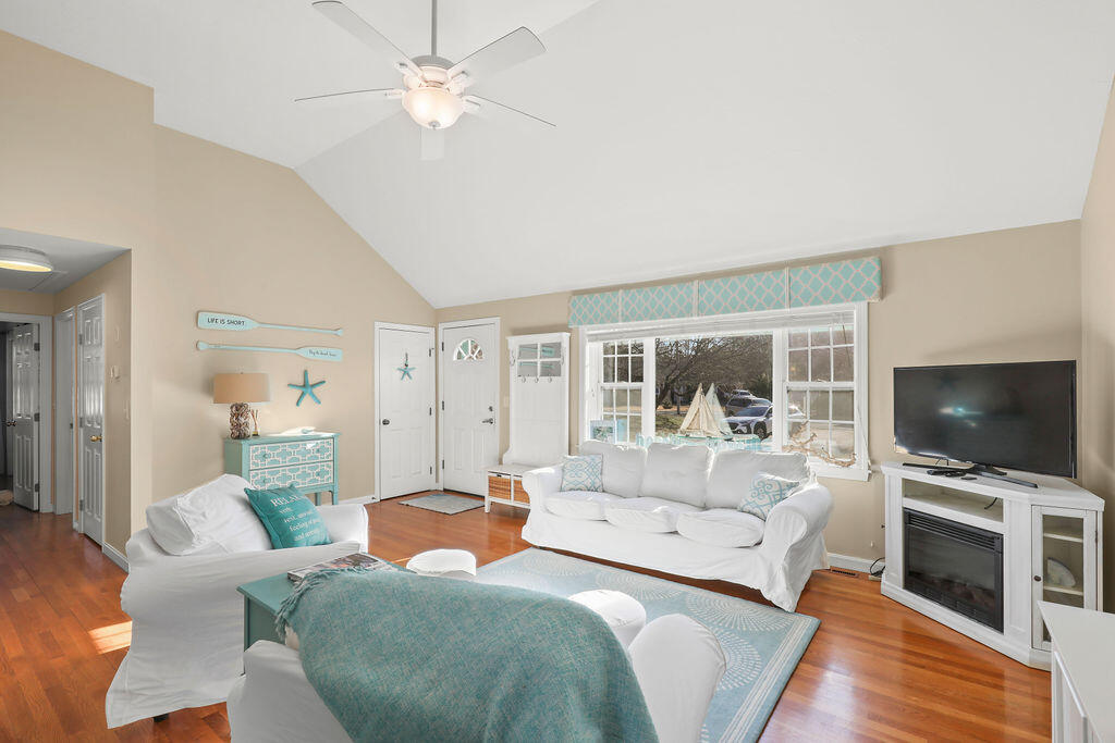 60 Lexington Drive Hyannis, MA 02601 - Photo 7 of 34 IMG_3414