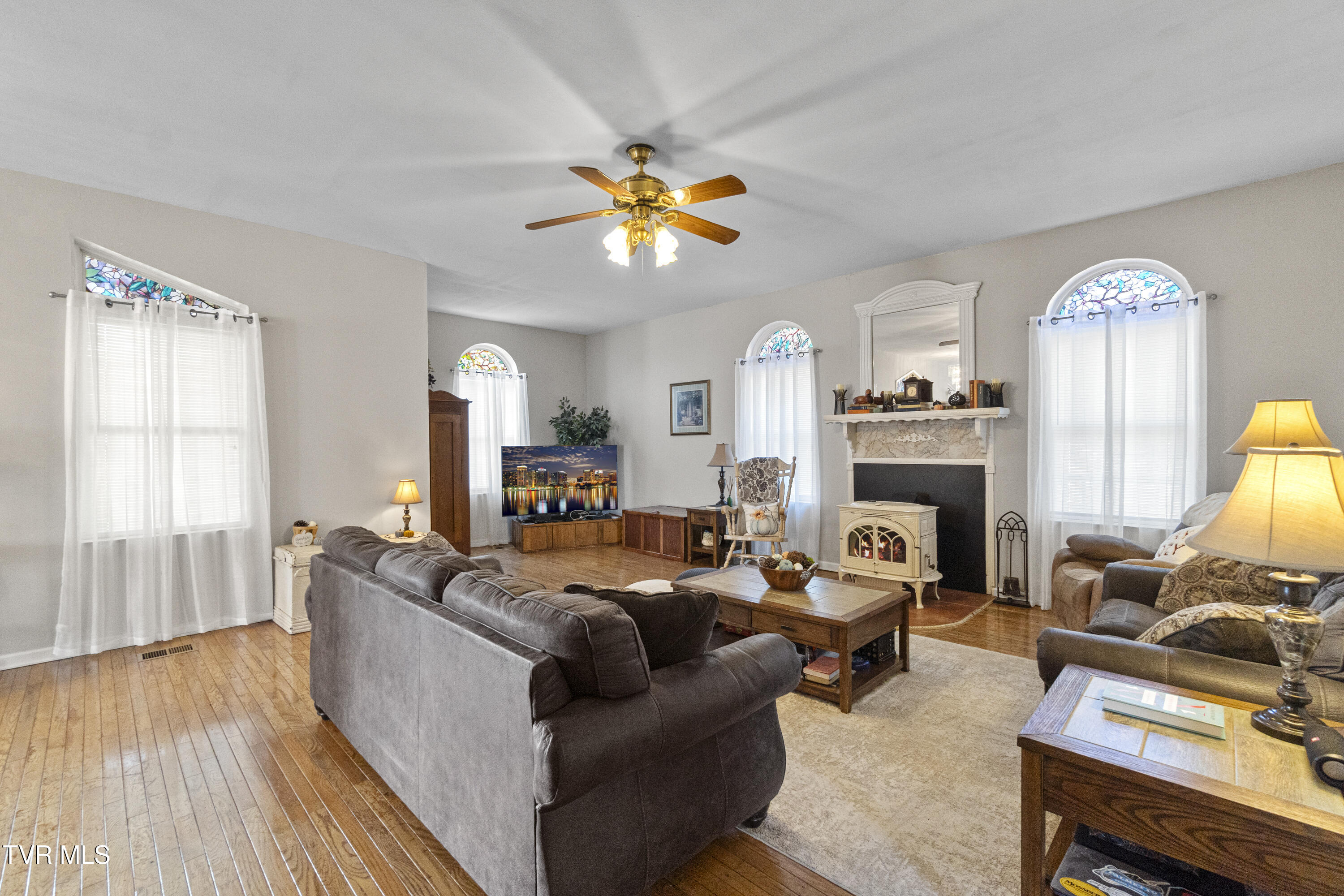 1005 Jackson Hollow Road Mosheim, TN 37818 - Photo 6 of 96 5 (2)