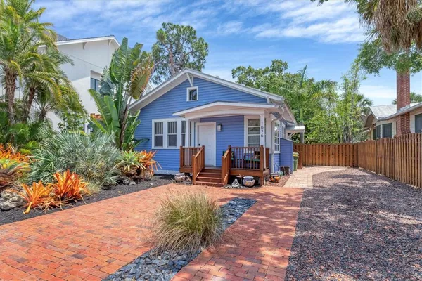 $3,900 | 1676 Oak Street, Sarasota, FL 34236
