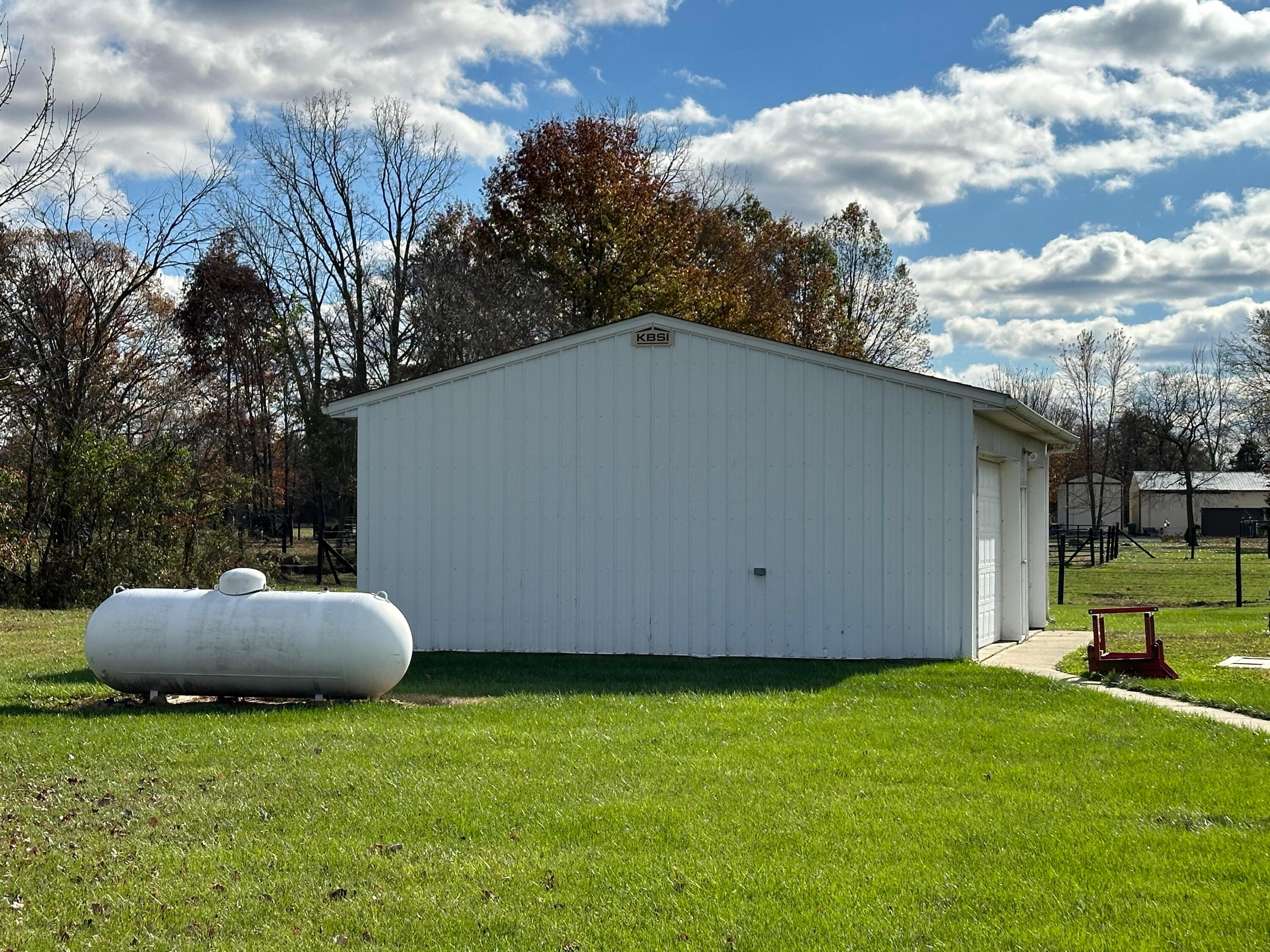22500 Delaware County Line Road Marysville, OH 43040 - Photo 54 of 60 GARAGE - SIDE