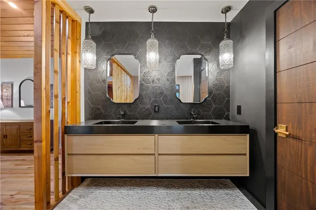 $895,000 | 4381 King Valley Drive Southeast, Smyrna, GA 30082