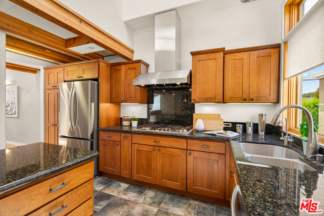 2411 4th Street, Unit 2 Santa Monica, CA 90405 - Photo 14 of 47