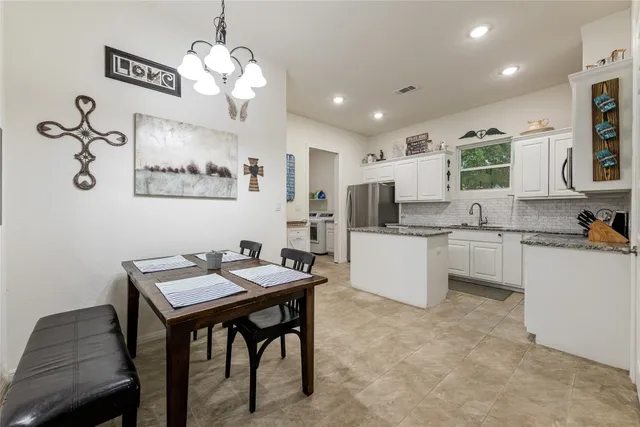 $389,999 | 220 Creedmore Drive, Liberty Hill, TX 78642