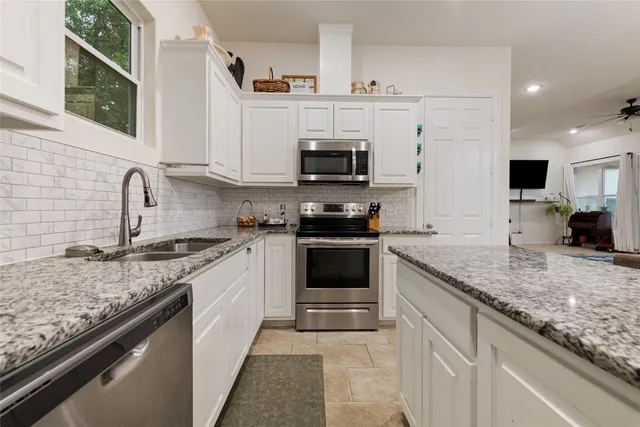 $389,999 | 220 Creedmore Drive, Liberty Hill, TX 78642