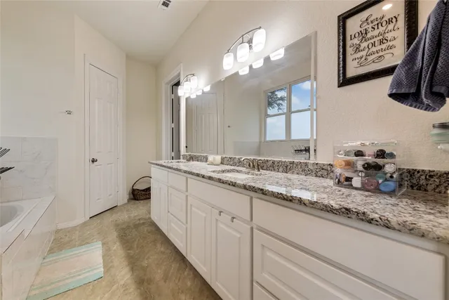 $389,999 | 220 Creedmore Drive, Liberty Hill, TX 78642