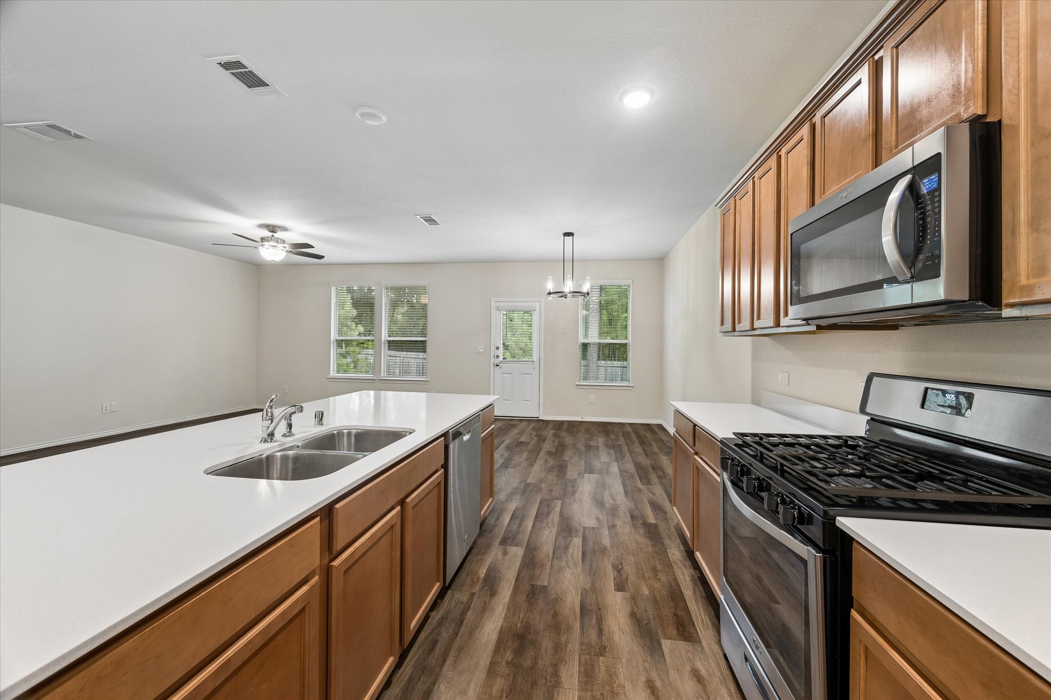 4050 Timber Sapp Drive Conroe, TX 77304 - Photo 3 of 20