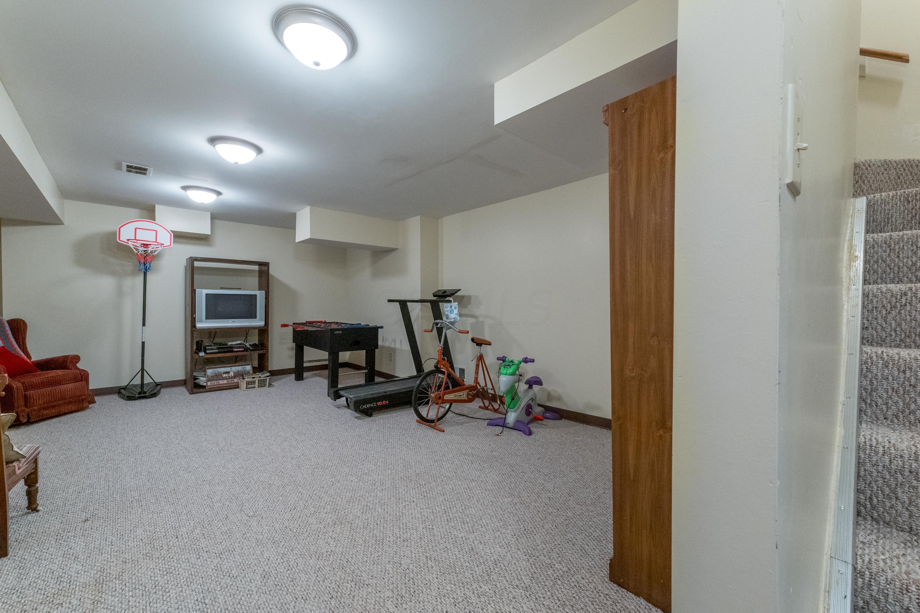 664 Ridenour Road Columbus, OH 43230 - Photo 63 of 77 060P1703895