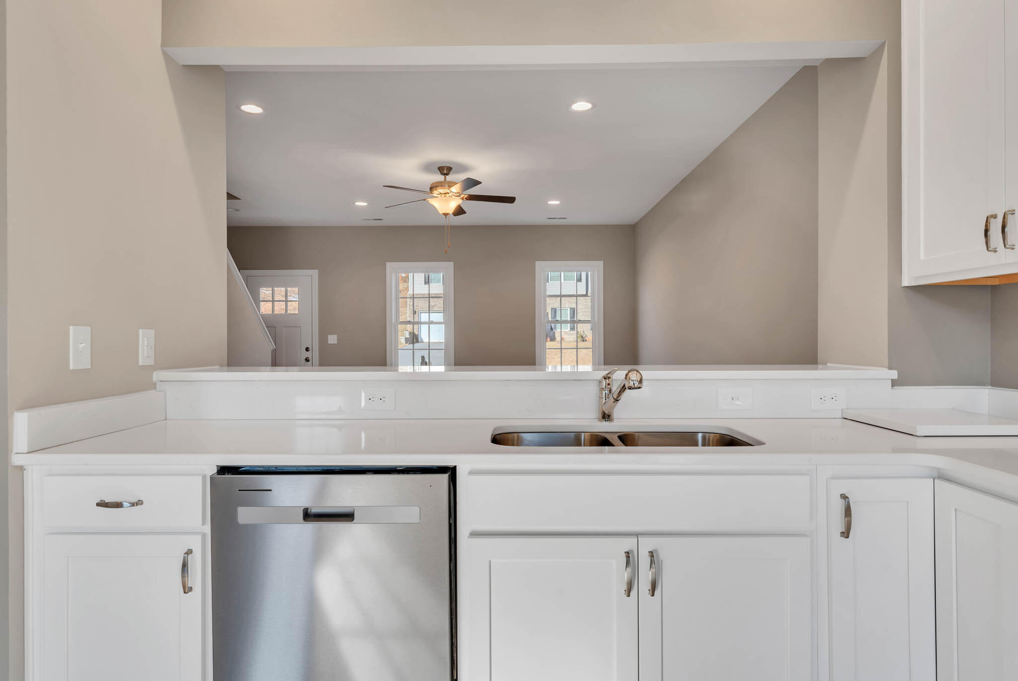 5631 Huntridge Road Roanoke, VA 24019 - Photo 16 of 40 15_Kitchen