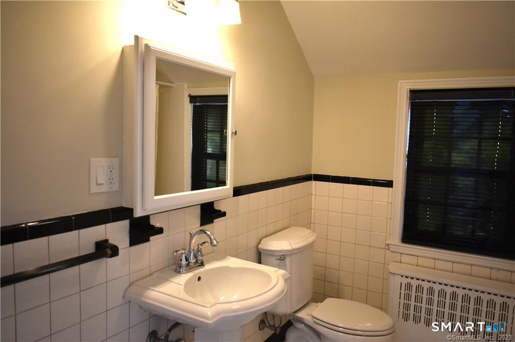 12 Southfield Road Fairfield, CT 06824 - Photo 15 of 35