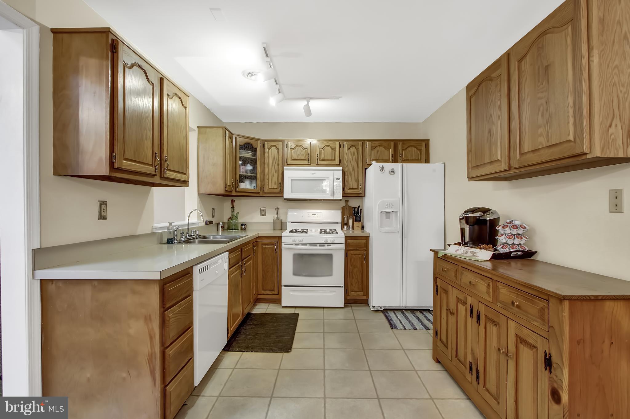 2956 Robin Road York, PA 17404 - Photo 9 of 28 Gallery Image 9