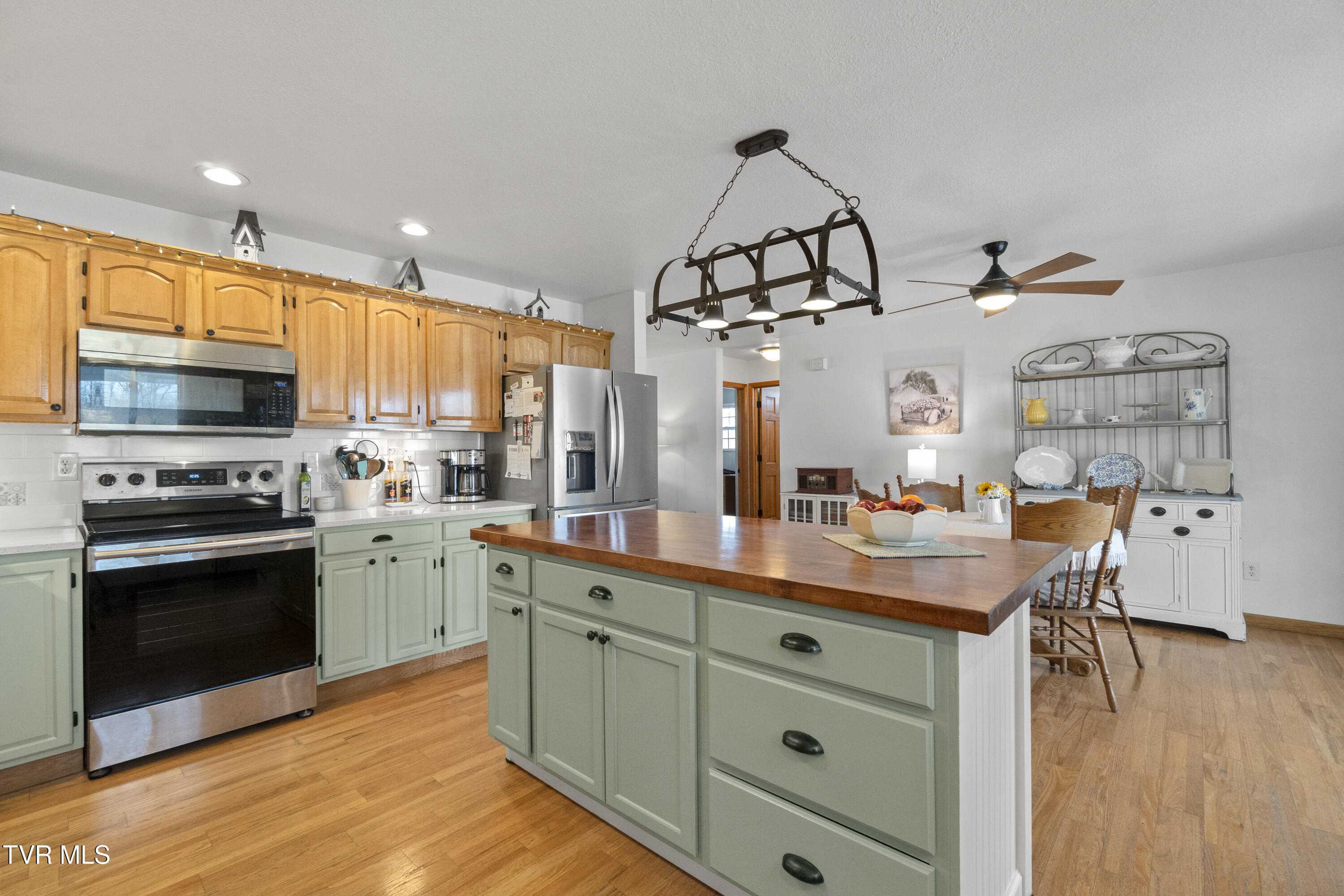 105 Maple Crest Greeneville, TN 37743 - Photo 4 of 68 4