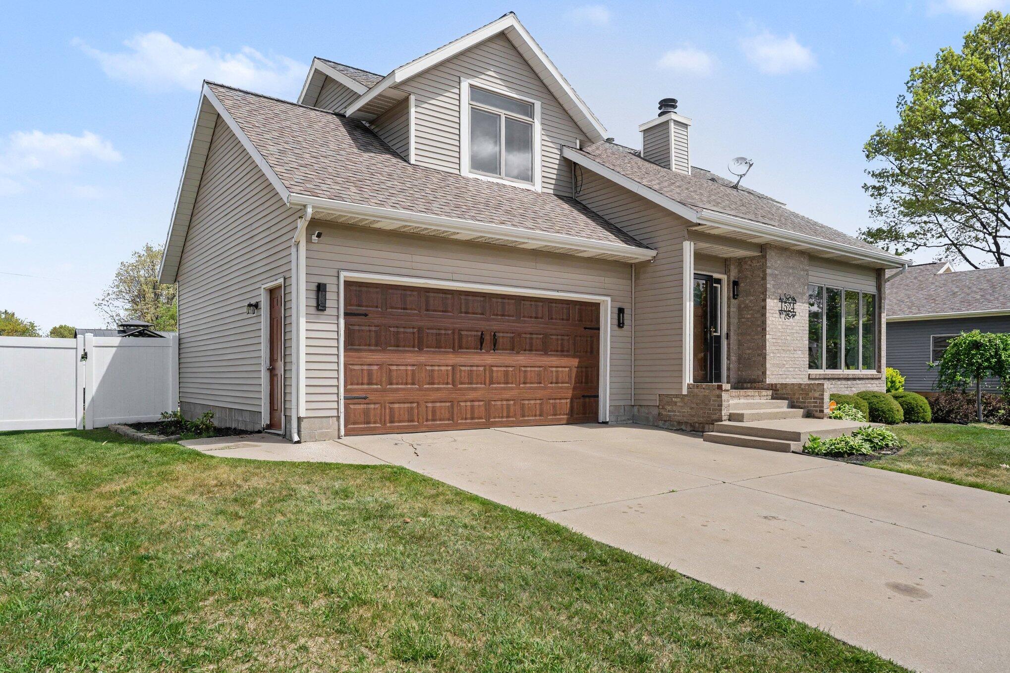 1524 Garrison Road Muskegon, MI 49441 - Photo 3 of 25 003_file_7063