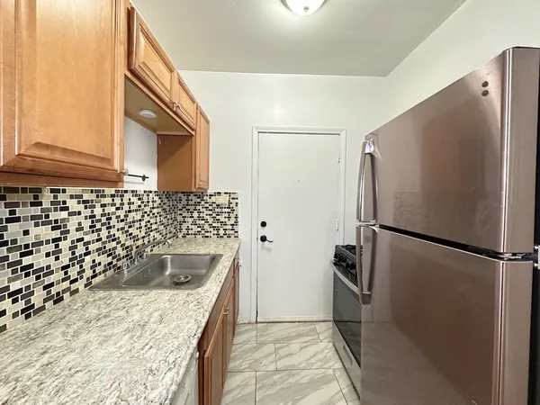 $1,600 | 933 West Sunnyside Avenue, Unit 2N, Chicago, IL 60640