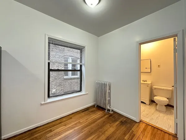 $1,600 | 933 West Sunnyside Avenue, Unit 2N, Chicago, IL 60640